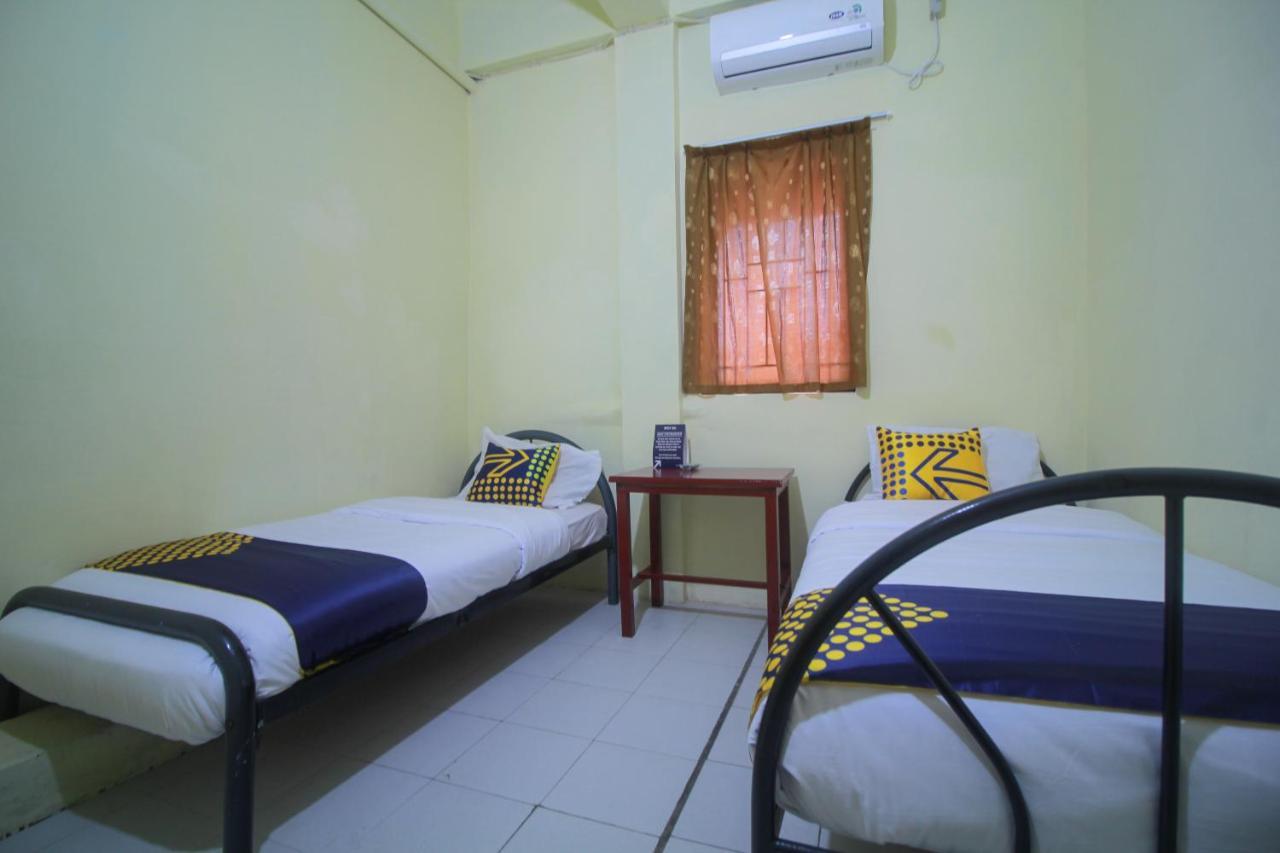 Spot On 2305 Andys Nur Penginapan Dumai Exterior foto